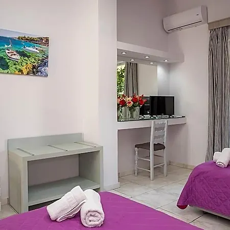 Aparthotel Tom & John Center 3*
