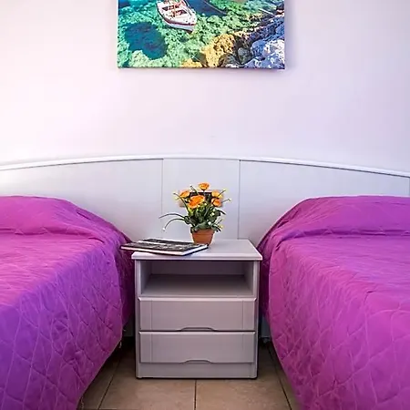 Tom & John Center Aparthotel 3*