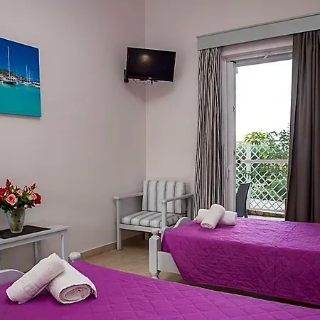 Tom & John Center Aparthotel Planos