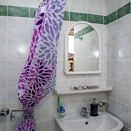 Tom & John Center Aparthotel 3*