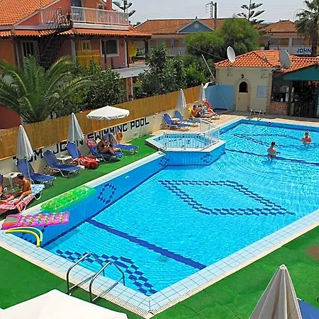 Tom & John Center Aparthotel Planos