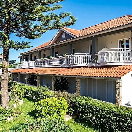 Tom & John Center Aparthotel 3*