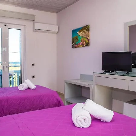 Tom & John Center Циливи