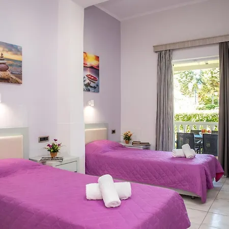 Aparthotel Tom & John Center 3*