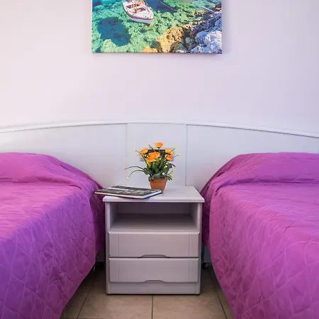 Tom & John Center Апарт-отель