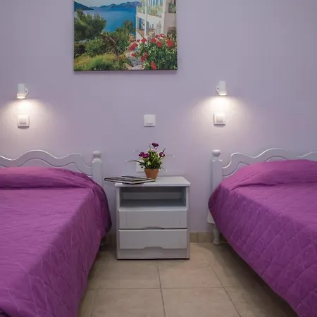 Tom & John Center Aparthotel