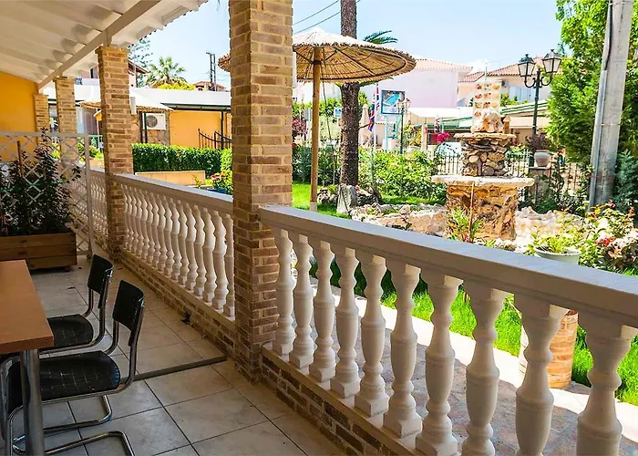 Tom & John Center Lägenhetshotell 3*