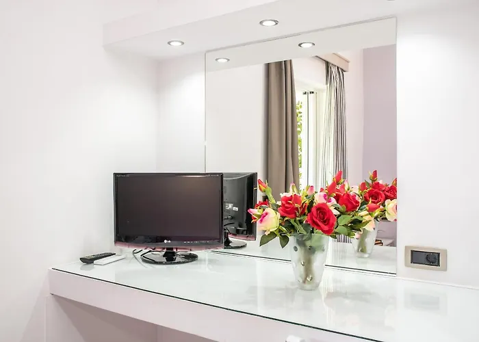 Aparthotel Tom & John Center 3*