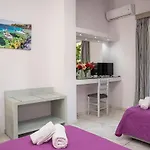 Aparthotel Tom & John Center 3*