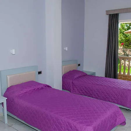 Tom & John Center 3*