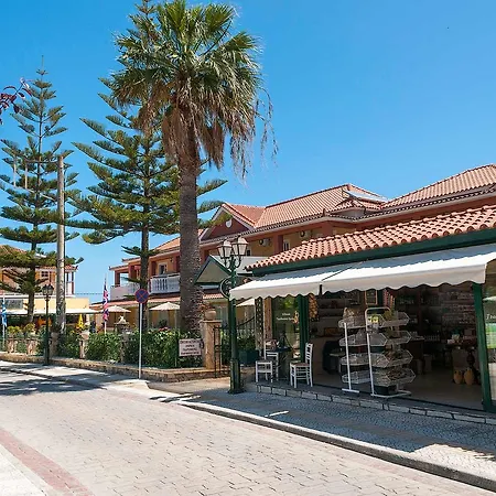 Tom & John Center מלון דירות טסיליבי