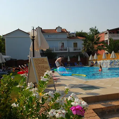 מלון דירות Tom & John Center