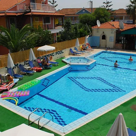 Tom & John Center טסיליבי