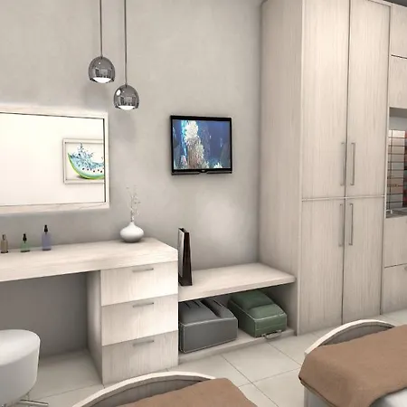 Tom & John Center טסיליבי