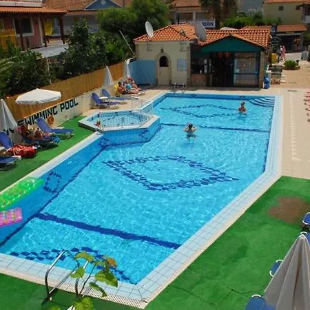 Tom & John Center טסיליבי