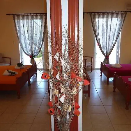 Tom & John Center 3* טסיליבי