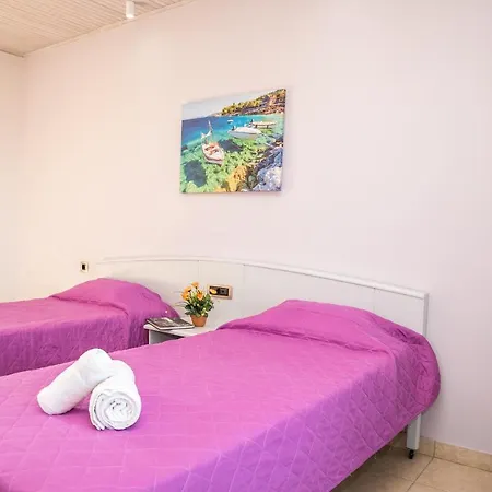 Tom & John Center 3*