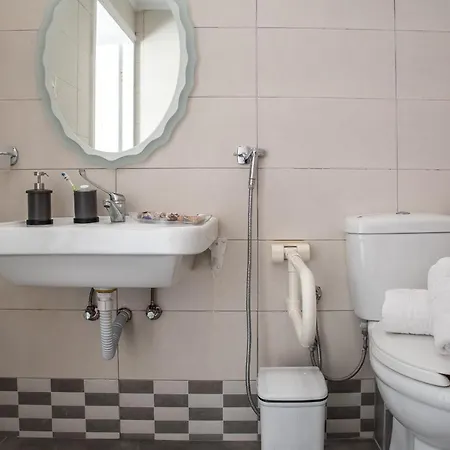 Tom & John Center 3* טסיליבי